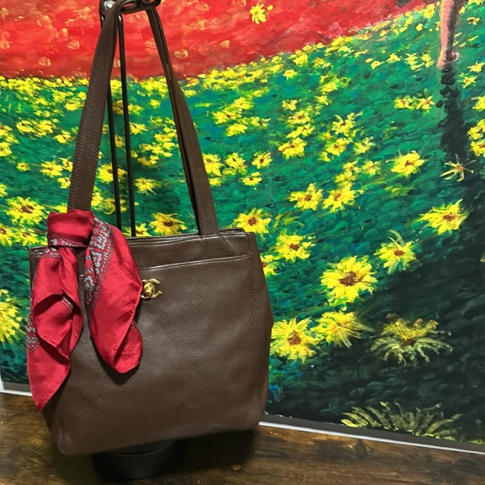 Vintage Chanel Caviar Leather Tote Bag Gold-Tone CC Turn-Lock